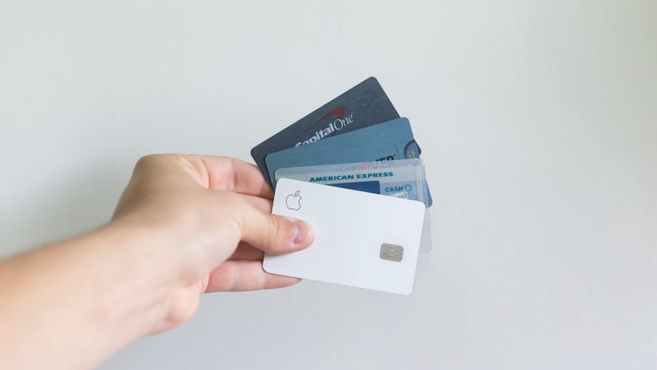 Thoát bẫy nợ tiêu dùng: Phương pháp Tuyết lở và Quả cầu tuyết