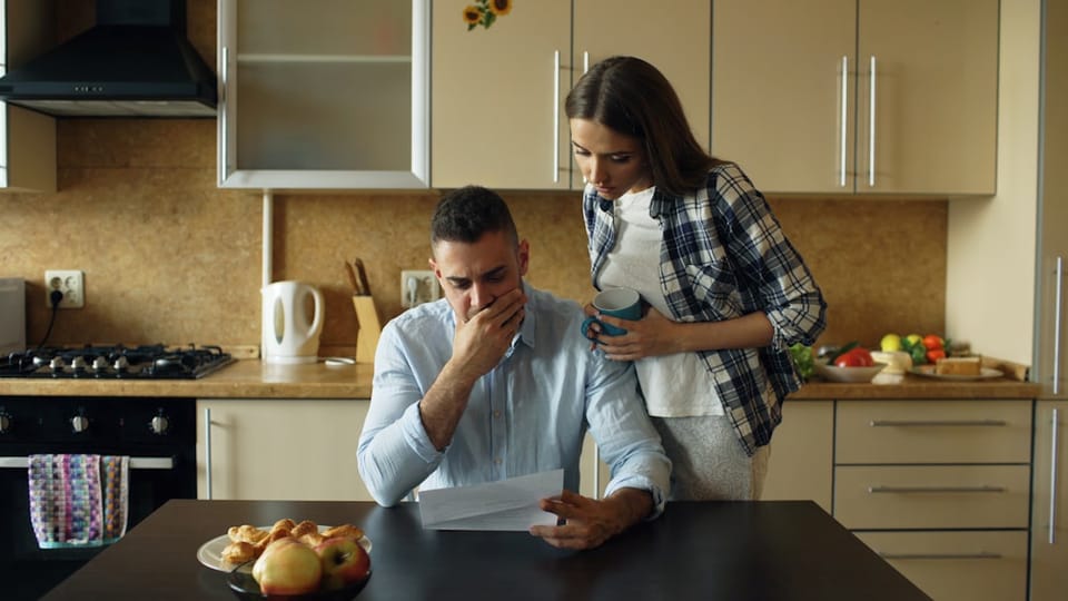 Tiền Bạc Và Hôn Nhân: Sáp Nhập Thành Doanh Nghiệp Gia Đình