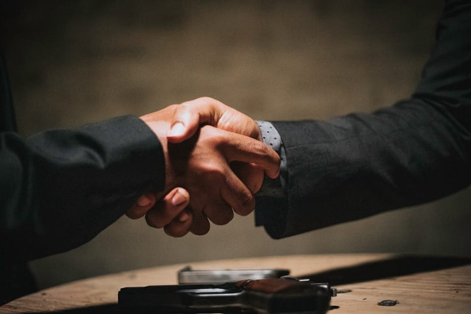 Tranh chấp hậu M&A: Khi cái bắt tay hóa cuộc chiến pháp lý